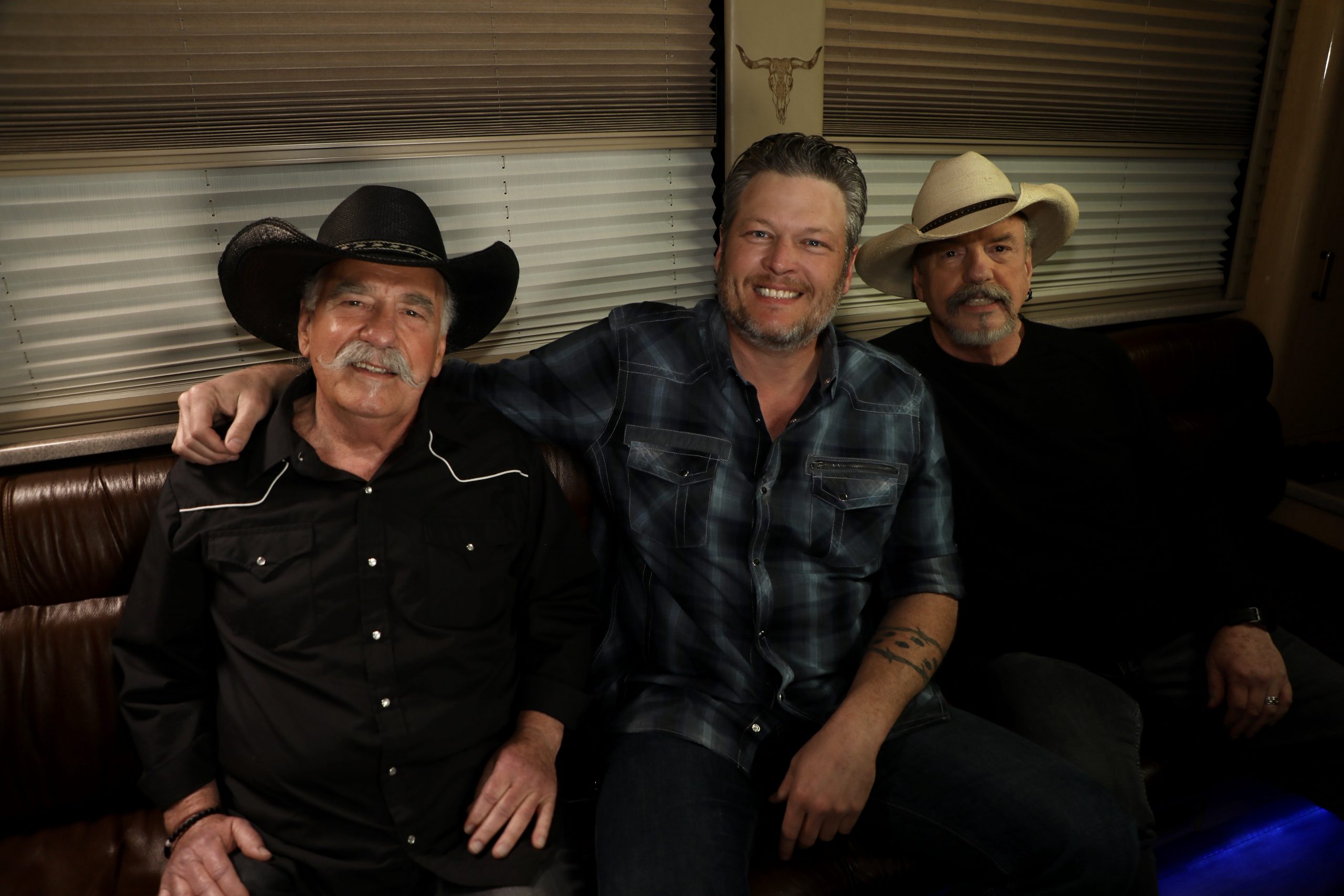 (L-R Howard Bellamy, Blake Shelton and David Bellamy) (Photo Credit: Derrek Kupish / dkupish productions) 